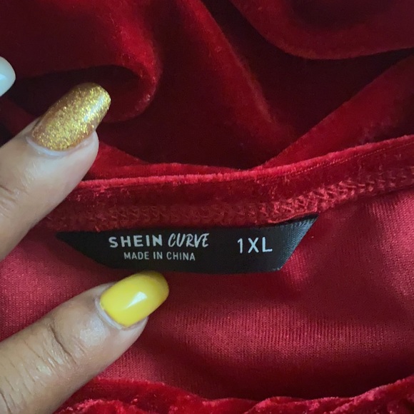 Plus size red velvet matching top and skirt - Picture 3 of 5